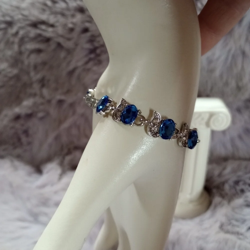 Silver Chain Bracelet Blue Oval and Clear Round Crystals NWT